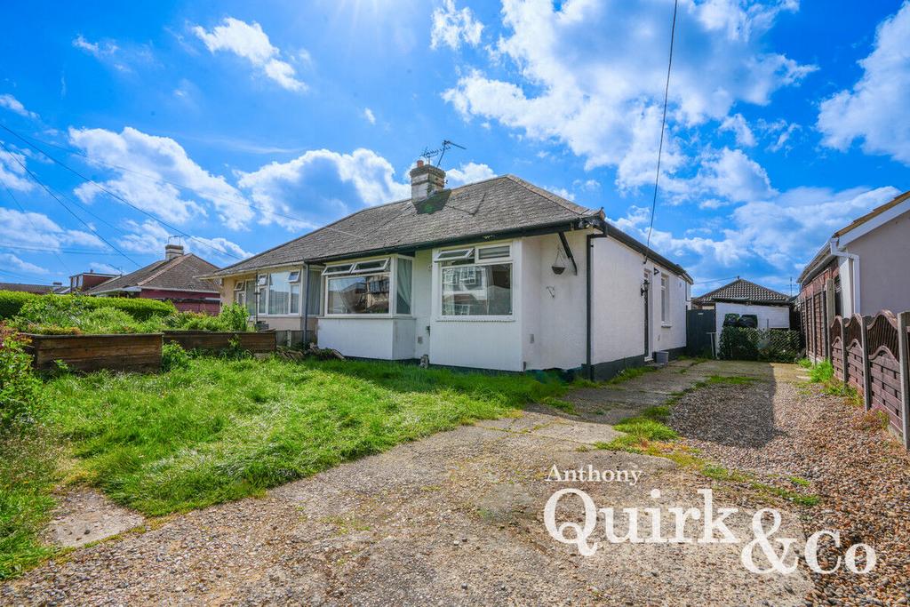 Mayland Avenue, Canvey Island, SS8 2 bed semidetached bungalow for