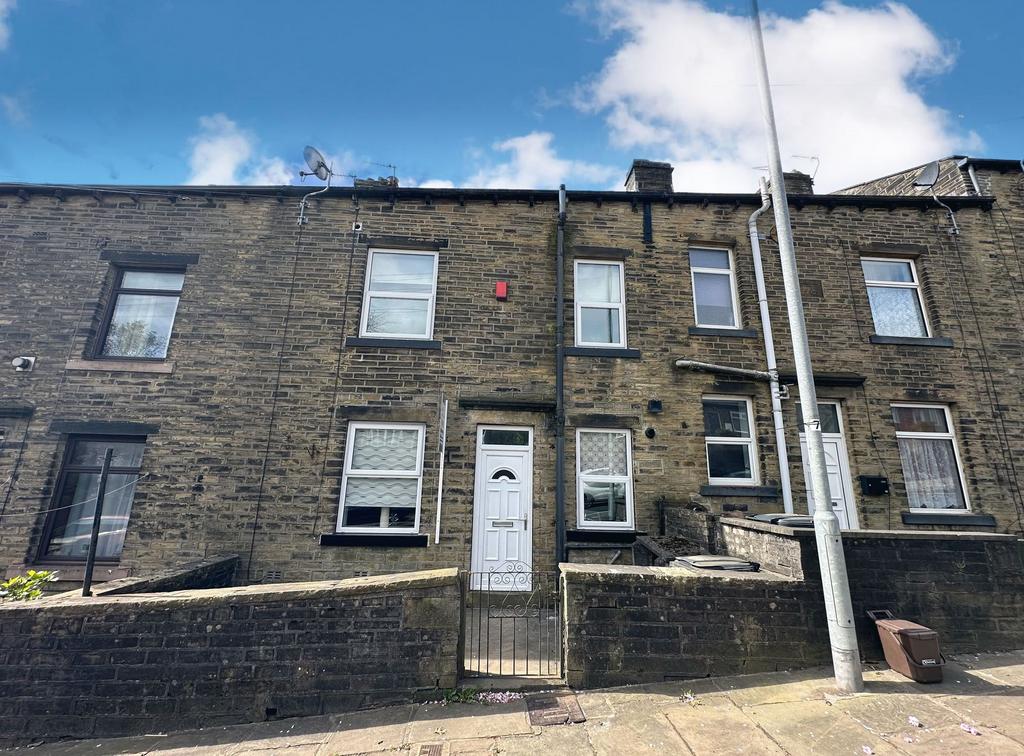 Warley Road, Halifax HX1 3 bed terraced house for sale £85,000
