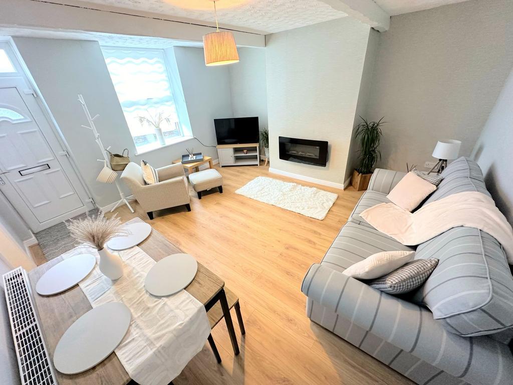 Warley Road, Halifax HX1 3 bed terraced house for sale £85,000