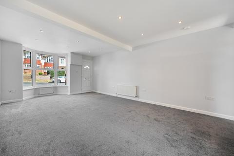 2 bedroom house to rent, Chase Road, London N14