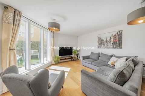 3 bedroom flat to rent, Water Gardens Square London SE16