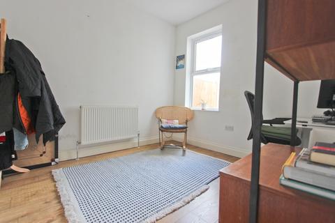 4 bedroom terraced house to rent, St. James Road, London E15