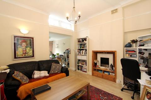 1 bedroom apartment to rent, Kings Avenue, Ealing, London, UK, W5