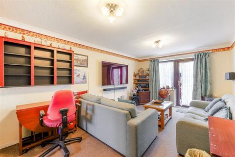 1 bedroom flat for sale, Cottenhams, Lingfield RH7