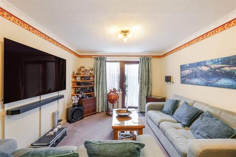 1 bedroom flat for sale, Cottenhams, Lingfield RH7
