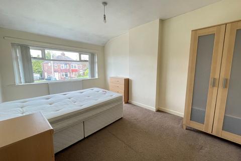 3 bedroom semi-detached house to rent, Kirkstall Hill, Burley, Leeds, LS4
