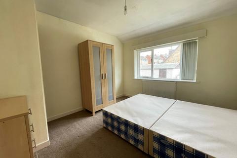 3 bedroom semi-detached house to rent, Kirkstall Hill, Burley, Leeds, LS4