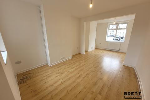 undefined, 8 Warwick Road, Milford Haven, Pembrokeshire. SA73 2LP