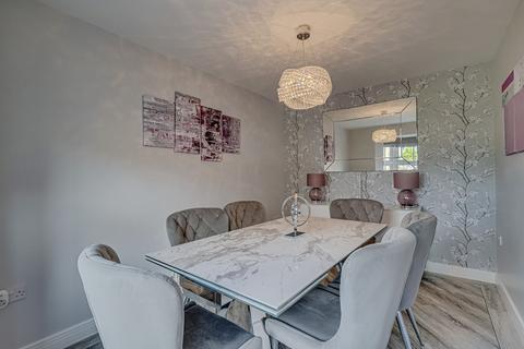3 Claremont Crescent, Rayleigh, SS6 9GZ