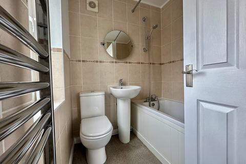 2 bedroom semi-detached house to rent, Hull HU9