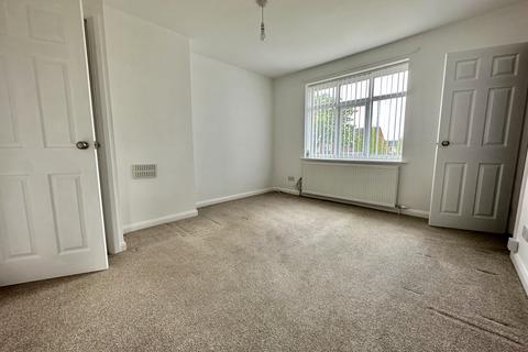 2 bedroom semi-detached house to rent, Hull HU9