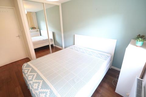 35 Kipling Drive, London, SW19 1TJ