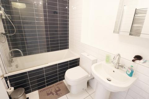 35 Kipling Drive, London, SW19 1TJ