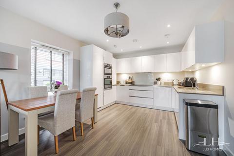 Flat 1, Thistle House, 1 Wildcary Lane, Romford, RM3 0LZ