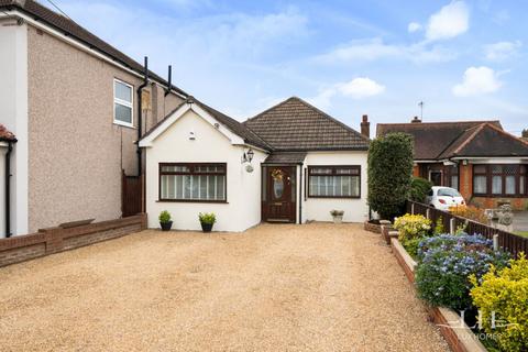 4 bedroom bungalow for sale, Lake Avenue, Rainham