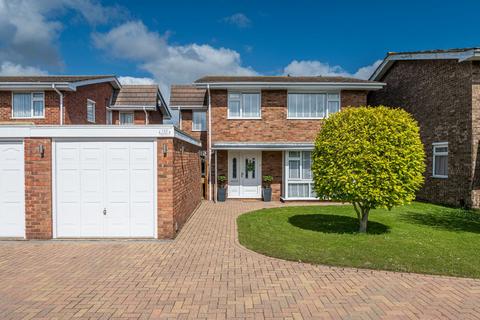 4 bedroom detached house for sale, Raphael Drive, Shoeburyness, SS3