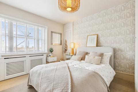 3 bedroom apartment for sale, Grafton Square, London, SW4