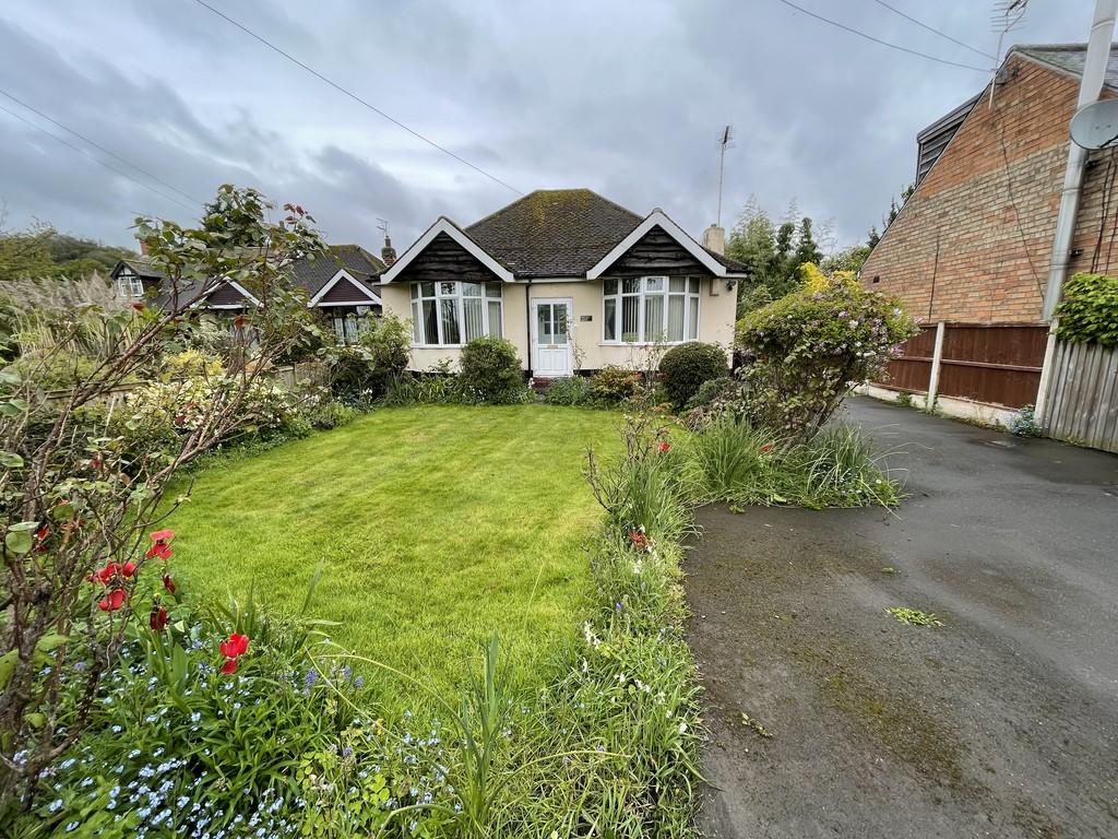 Nottingham Road, Burton Joyce... 2 bed detached bungalow for sale £