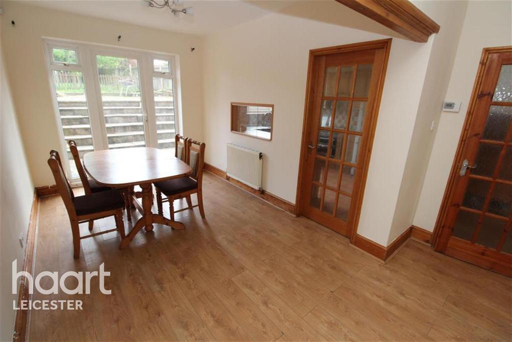 Heacham Drive 3 bed semidetached house to rent £1,200 pcm (£277 pw)
