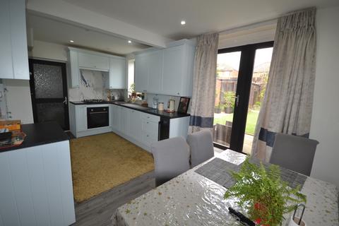 3 bedroom semi-detached house to rent, Edenhurst Avn, Leicester LE3