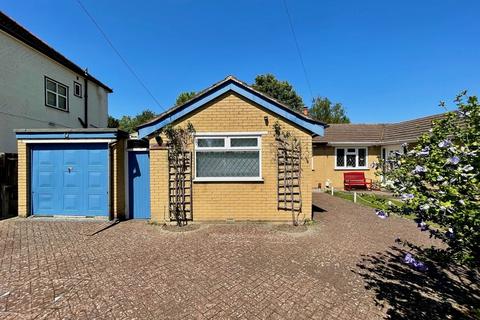 2 bedroom semi-detached bungalow for sale, Hawthorne Avenue, Carshalton