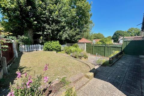 2 bedroom semi-detached bungalow for sale, Hawthorne Avenue, Carshalton