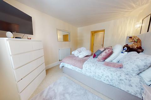 2 bedroom apartment for sale, High Street, Prestbury