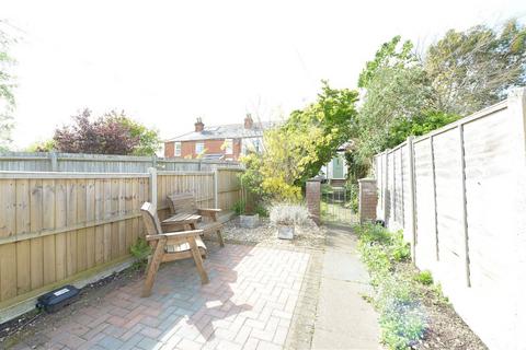 2 bedroom end of terrace house for sale, Clarence Road, Fleet GU51