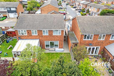 3 bedroom semi-detached house for sale, Gideons Way, Stanford Le-hope, SS17