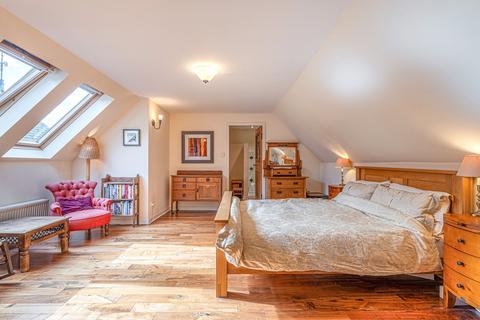 52a Cleveden Drive, Glasgow, G12 0NU