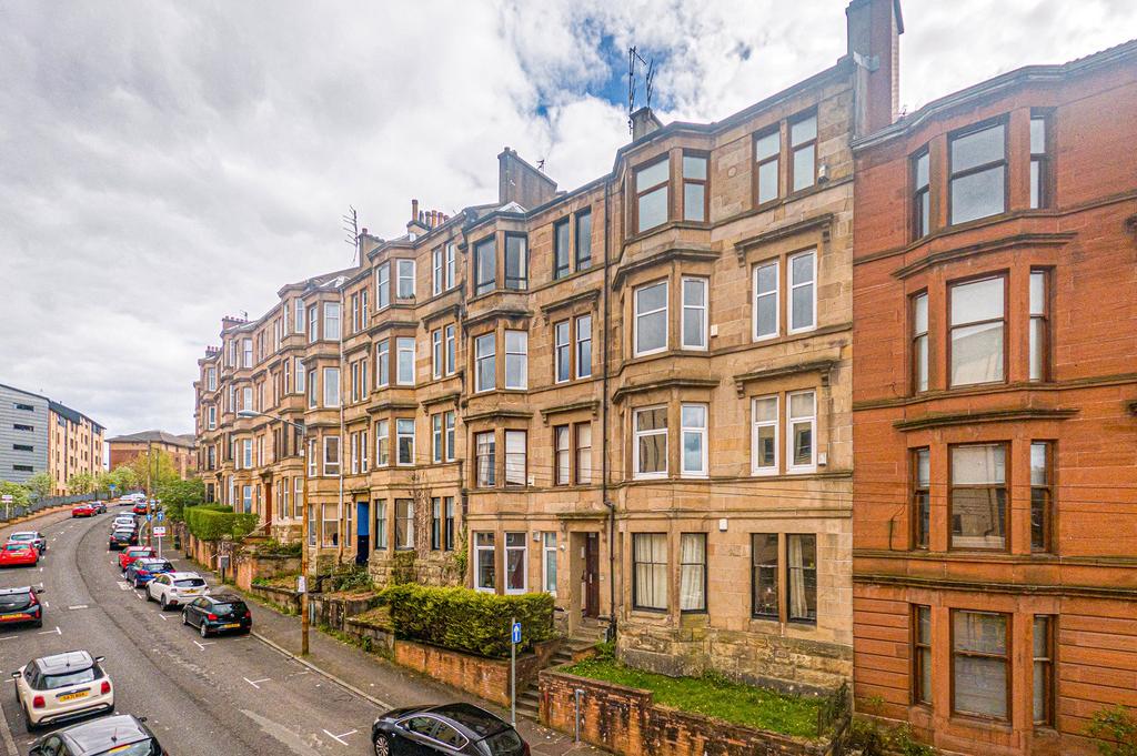 Oban Drive, North Kelvinside, Glasgow 2 bed apartment for sale £195,000