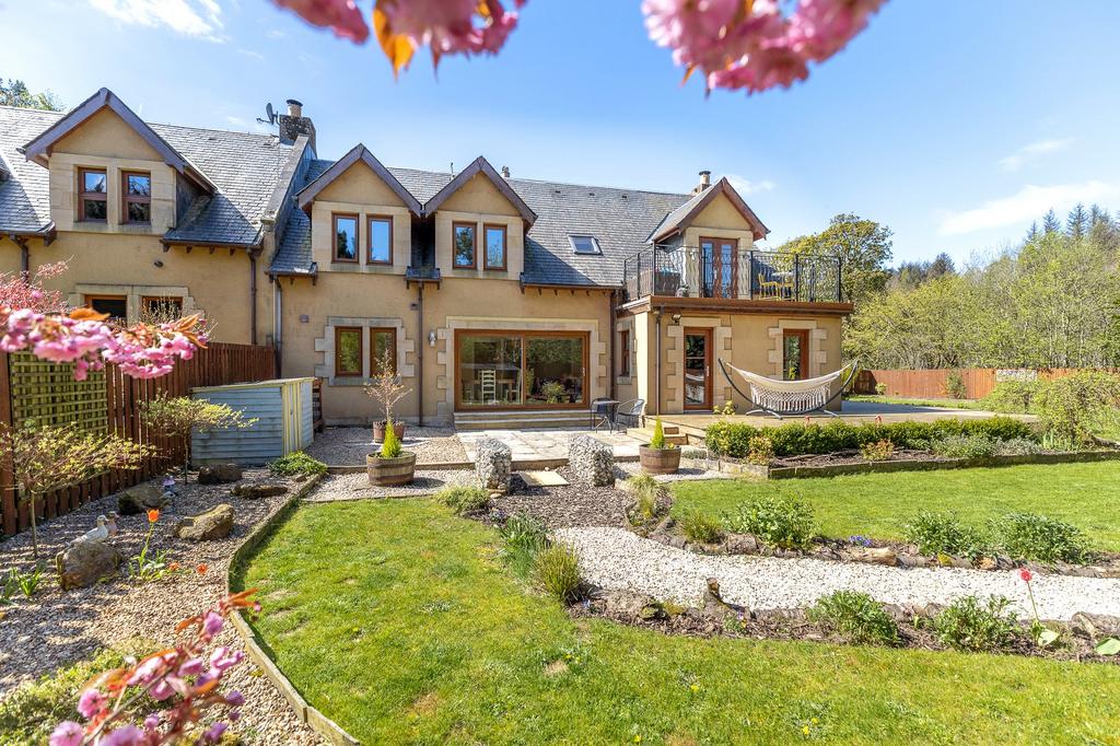 Crossbow Gardens, Blantyre, Glasgow... 4 bed terraced house £475,000
