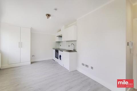 Studio to rent, North End Road, London