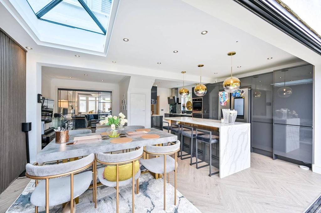Hatch Lane, Windsor, SL4 4 bed semidetached house for sale £800,000