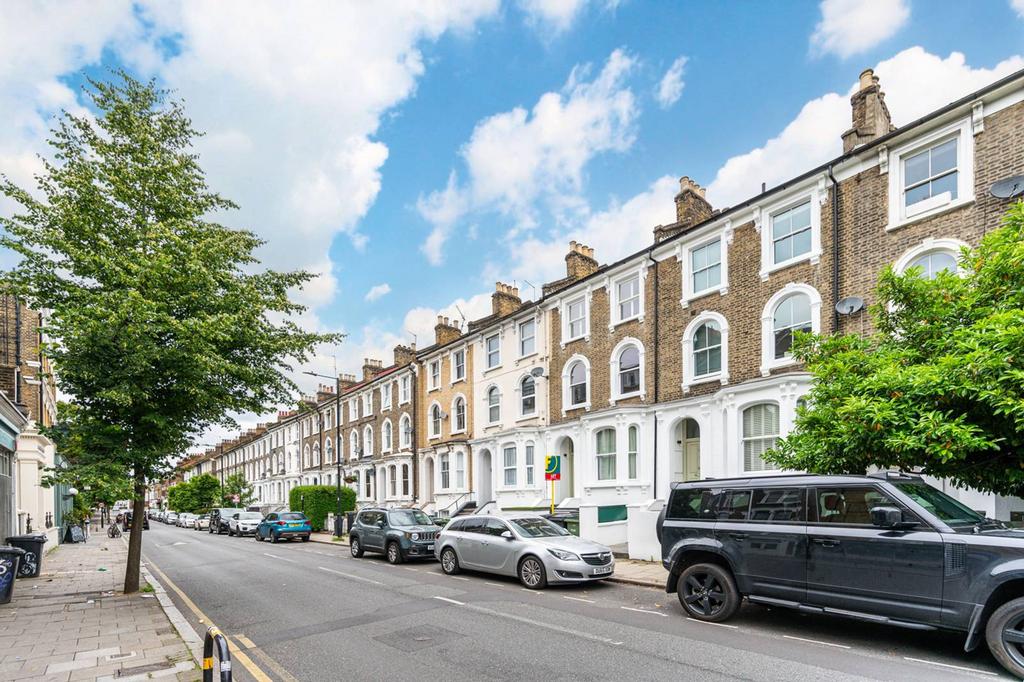 Landor Road, Clapham North, London, SW9 2 bed flat for sale £635,000