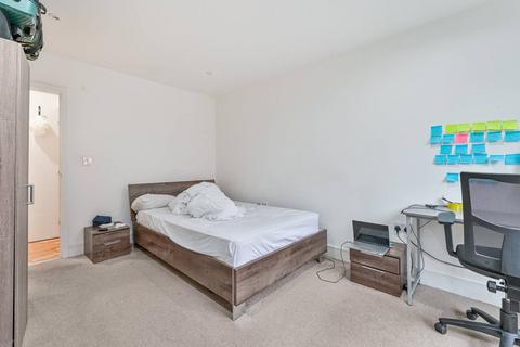 2 bedroom flat to rent, Leven Road, Tower Hamlets, London, E14