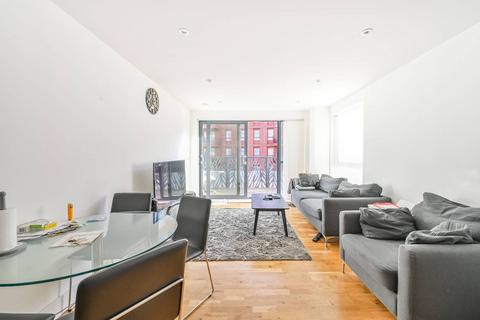 2 bedroom flat to rent, Leven Road, Tower Hamlets, London, E14