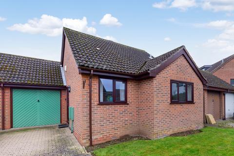 2 bedroom bungalow for sale, Catkin Close, High Wycombe, HP12 4UZ