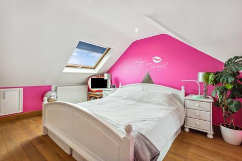2 bedroom flat for sale, Popham Gardens, Lower Richmond Road, Richmond, Surrey