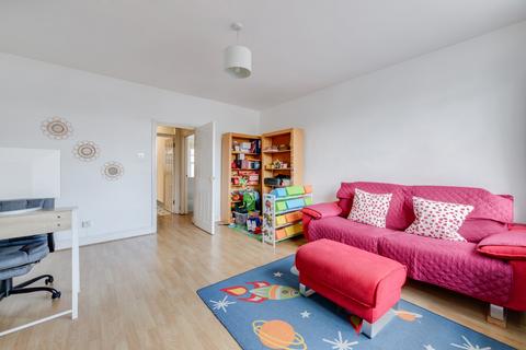 2 bedroom flat to rent, South Worple Way, East Sheen, London