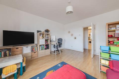 2 bedroom flat to rent, South Worple Way, East Sheen, London