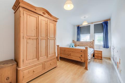 2 bedroom flat to rent, South Worple Way, East Sheen, London