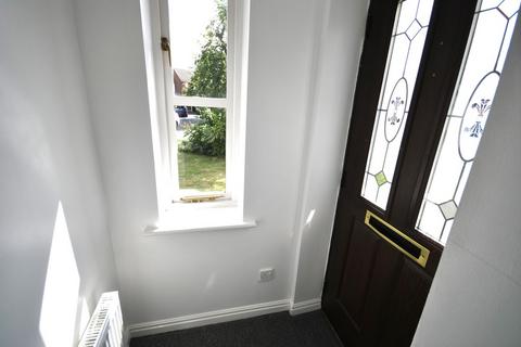 2 bedroom semi-detached house to rent, West Green Drive, Doncaster DN3