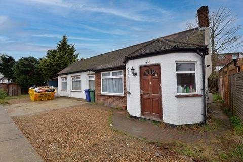 3 bedroom bungalow for sale, Bacon Lane, Edgware