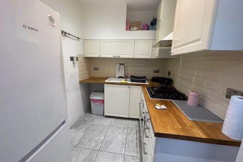 2 bedroom flat for sale, Beedell Avenue, Westcliff-On-Sea