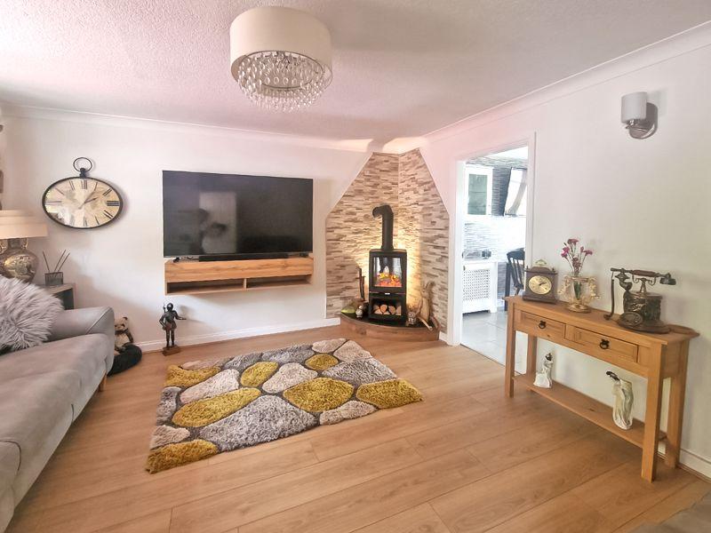 Cannock Road, Wolverhampton 3 bed detached house for sale £285,000