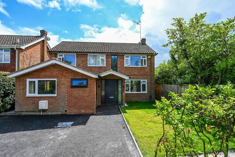 4 bedroom detached house to rent, Waverley Drive, Chertsey, KT16, Chertsey, KT16