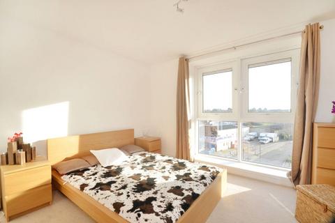 2 bedroom flat to rent, Goldsworth Road, Woking, GU21