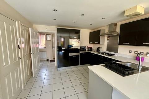 3 bedroom end of terrace house for sale, Horseshoe Crescent, Great Barr, Birmingham B43 7BF