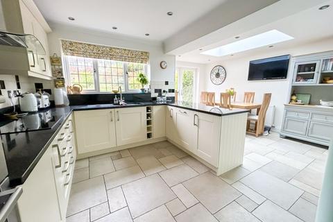 2 Chestnut Close, Streetly, Sutton Coldfield, B74 3EF